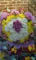 Букет из разноцветных хризантем